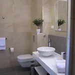 Jela דירה