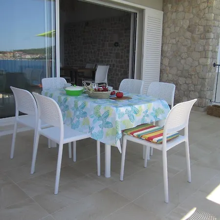 Apartment Jela *