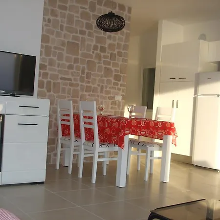 Jela Rogoznica (Sibenik-Knin)