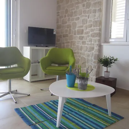 Jela * 罗戈兹尼察