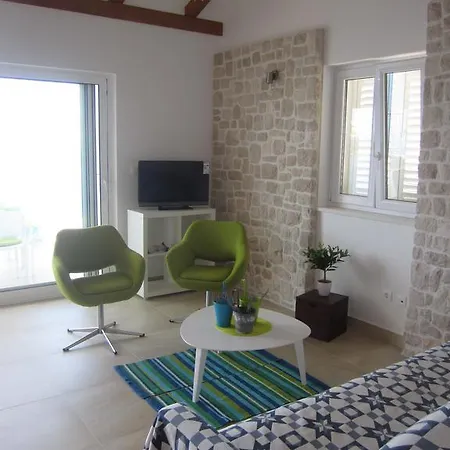 Apartment Jela *