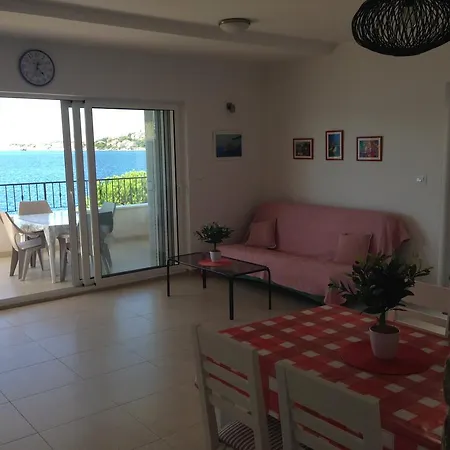 Jela Apartman Rogoznica