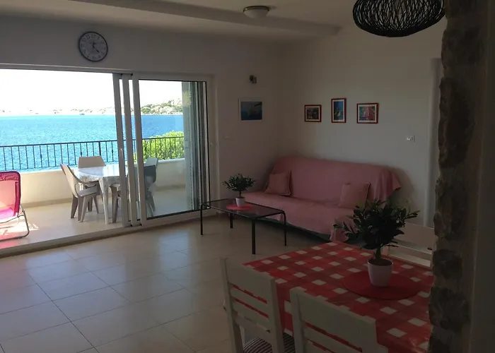 Jela شقة روغوزنيكا